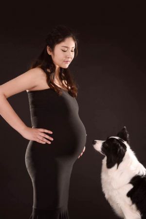 叶子和妈妈一起照孕妇照